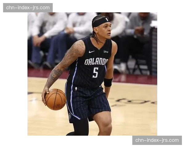 班凯罗边线发球失误争议 裁判回看维持湖人球权判罚